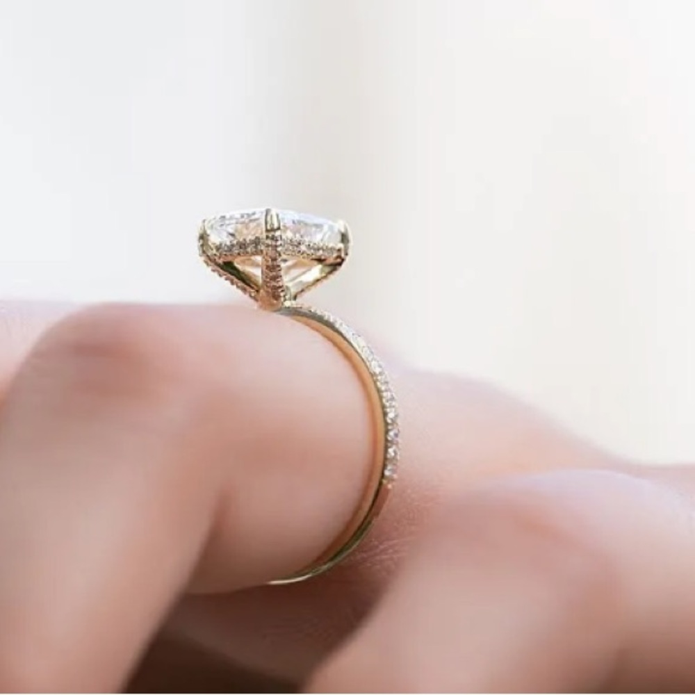 Elegant 2.0Ct Radiant Cut Simulated Diamond Promise Ring - Picture 5 of 6